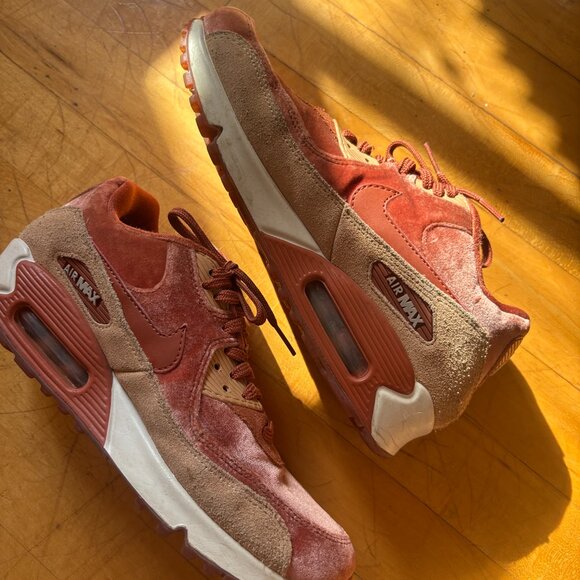 Nike Air Max 90 LX in dusty peach + beige - Picture 5 of 9